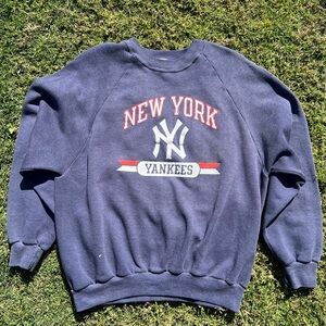 Vintage Jerzees New York Yankees MLB Raglan Crewneck Sweatshirt Large Soft Faded